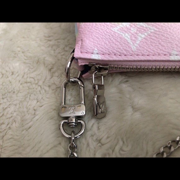 ❌SOLD❌ Louis Vuitton ESCALE MINI POCHETTE - Picture 6 of 8